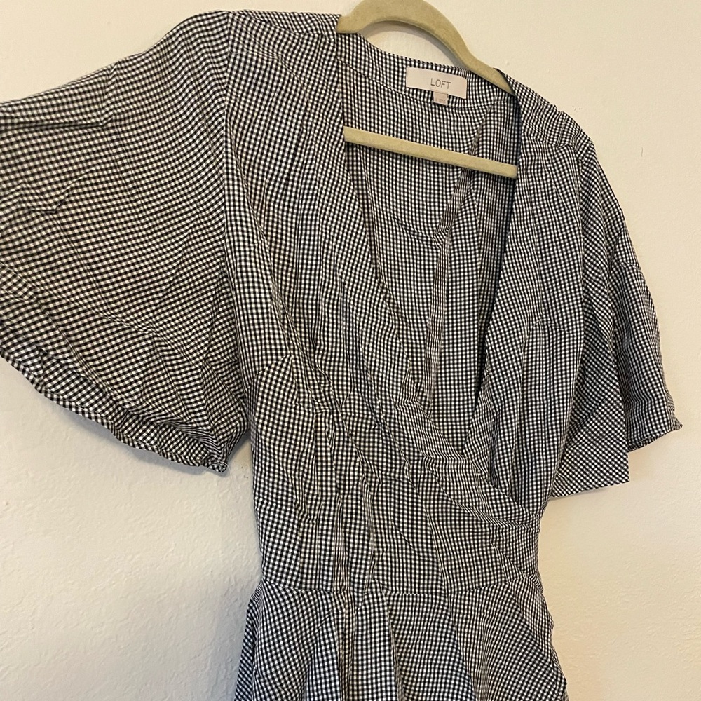 Loft Peplum Wrap Top black and white size L